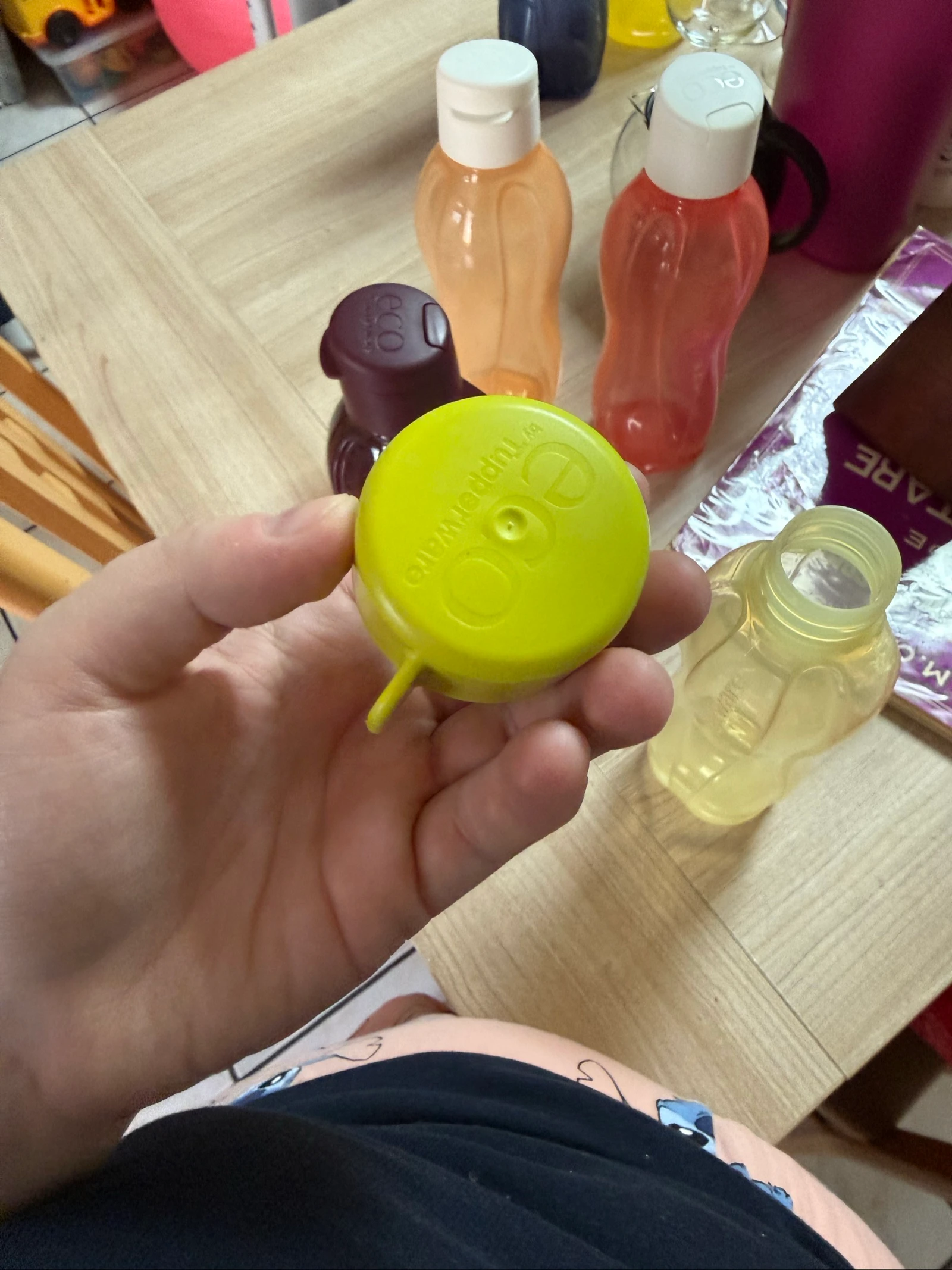 Lot 4 Tupperware 750ML bottles – photo 9
